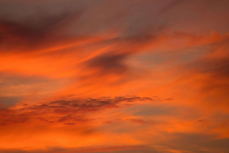 01 Red Clouds 120x80 - Kompression 60%